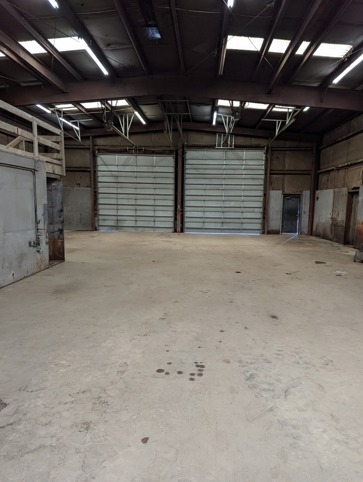 Warehouse - Yard/Commercial/Lease